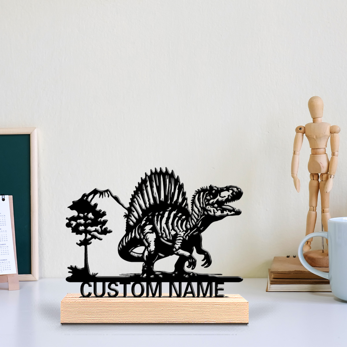 Art Craft Dinosaurs - 1個入り、モダンな恐竜のカスタマイズ可能なレター装飾品。木製の台座付きの鉄製オブジェ。オフィスや部屋の装飾に。