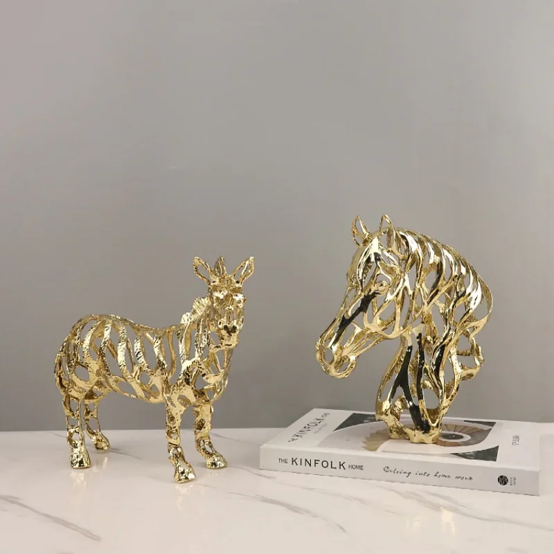 新しい金属工芸品 人工動物彫刻 金色の透かし彫り ライオン  - Art Craft Lion のレビューと価格