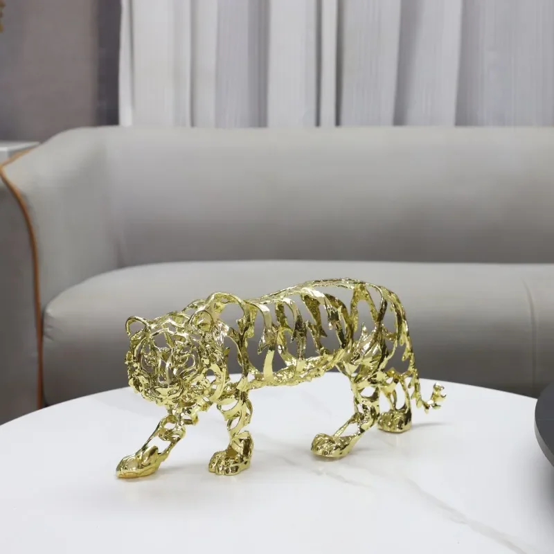 新しい金属工芸品 人工動物彫刻 金色の透かし彫り ライオン  - Art Craft Lion のレビューと価格