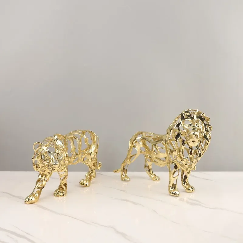 新しい金属工芸品 人工動物彫刻 金色の透かし彫り ライオン  - Art Craft Lion のレビューと価格